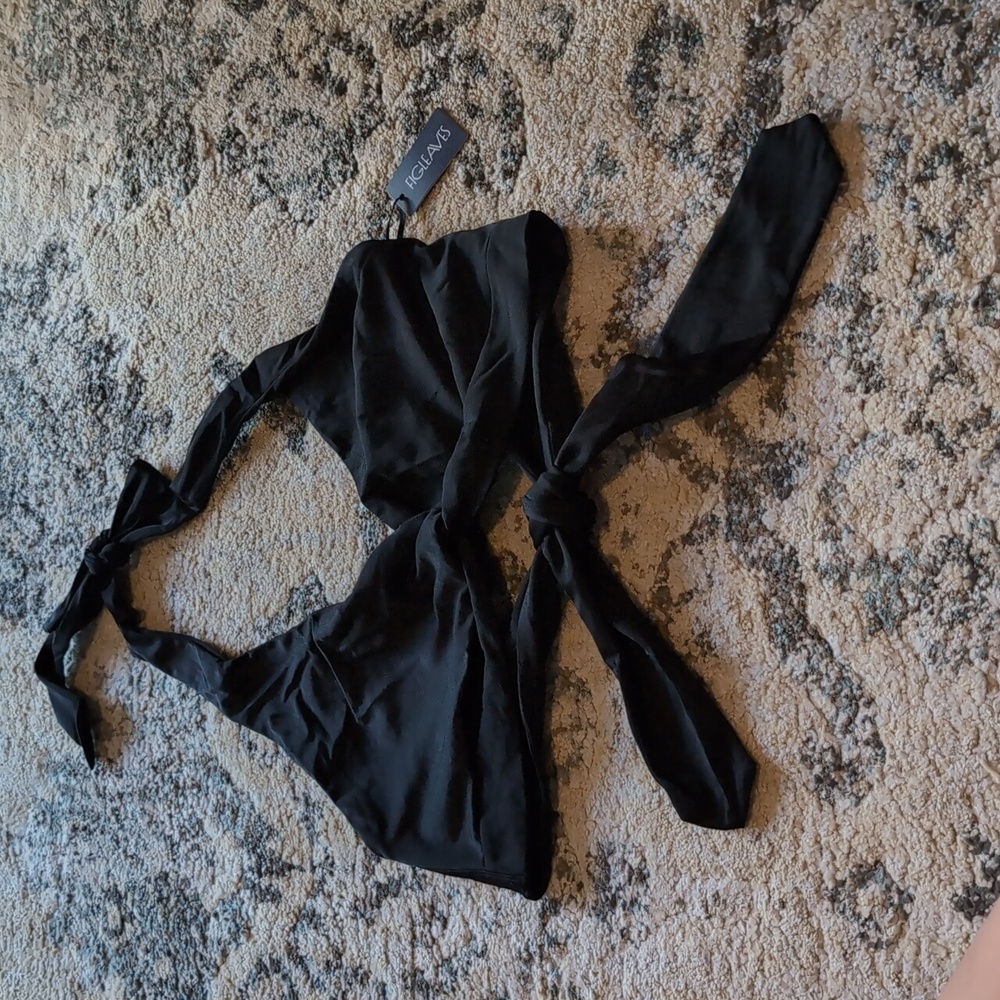 NWT- Figleaves NO Underwire Swim Top Halter tie